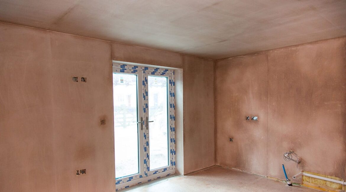 Large room with new plastering and skimming