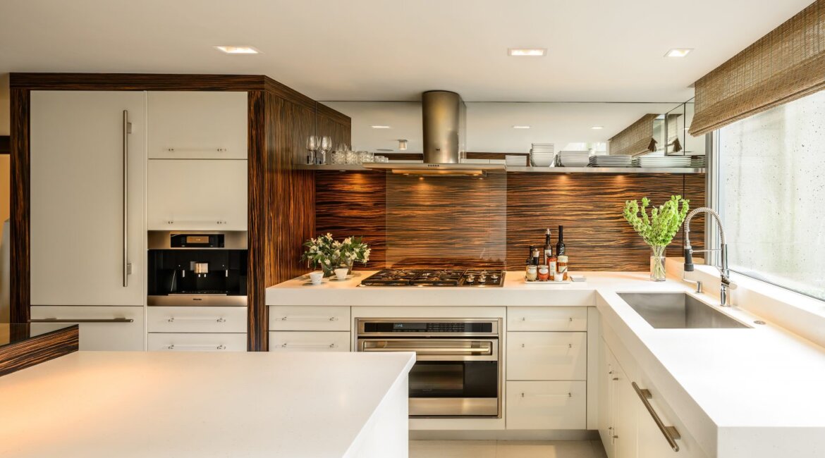 Well fitted wall and floor kitchen cabinets with tiles and sink